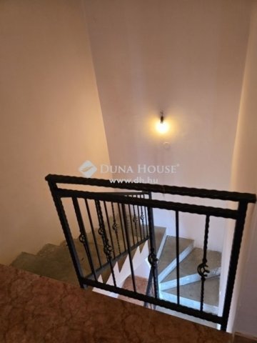 Eladó családi ház, Vácon 73 M Ft, 4 szobás