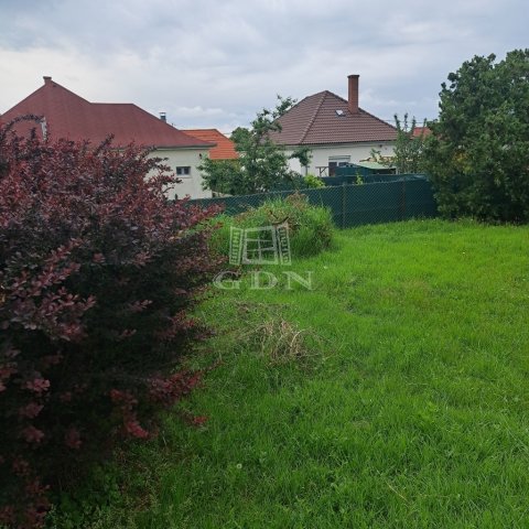 Eladó családi ház, Pétfürdőn 84.99 M Ft, 5 szobás