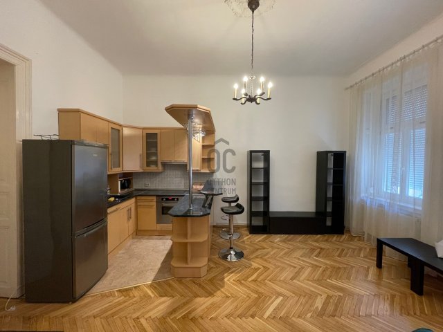 Eladó téglalakás, Budapesten, VI. kerületben 87.9 M Ft, 3 szobás