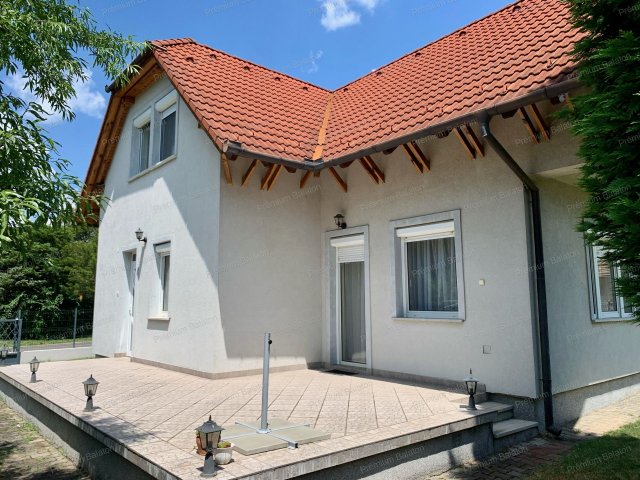 Eladó családi ház, Vonyarcvashegyen 109 M Ft, 6 szobás