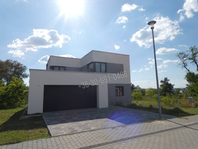 Eladó családi ház, Mogyoródon 279 M Ft, 5 szobás