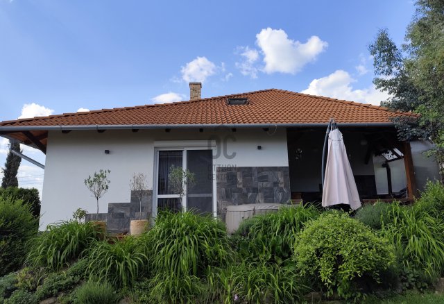 Eladó családi ház, Csömörön 164.9 M Ft, 5 szobás