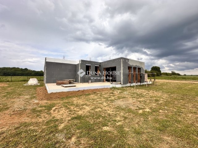 Eladó családi ház, Zalaegerszegen 217.9 M Ft, 4 szobás