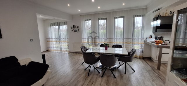 Eladó családi ház, Debrecenben 165 M Ft, 5 szobás