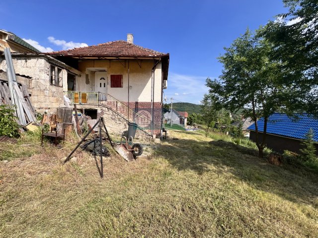 Eladó családi ház, Ózdon 7.2 M Ft, 2 szobás