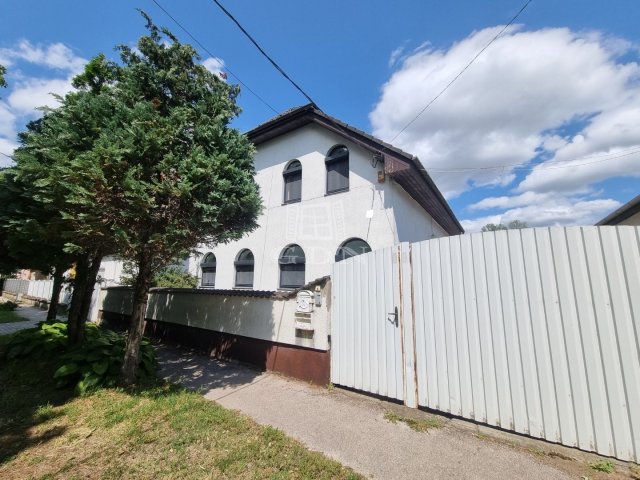 Eladó családi ház, Székesfehérvárott 169 M Ft, 7+1 szobás
