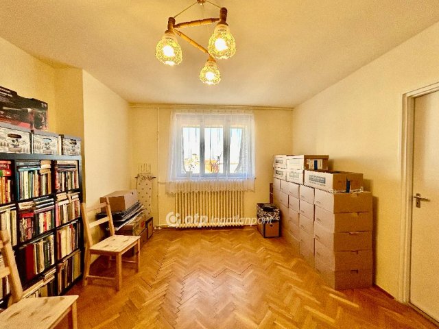 Eladó téglalakás, Debrecenben 44.5 M Ft, 2 szobás