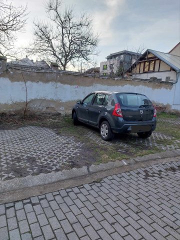 Kiadó garázs, Debrecenben, Arany János utcában 15 E Ft / hó