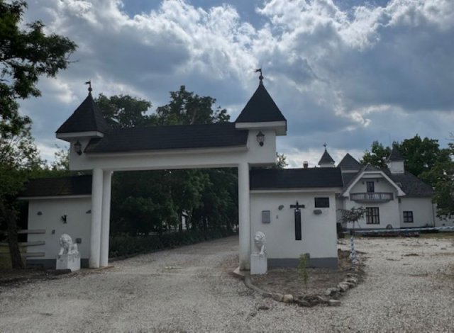 Eladó üzlethelyiség, Fülöpszálláson 299 M Ft