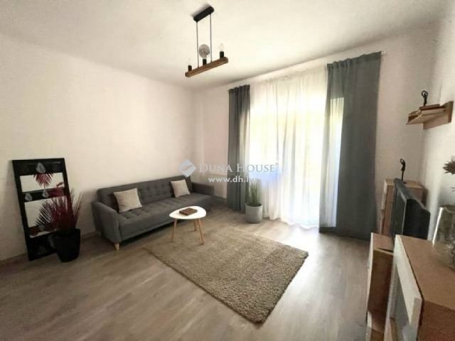 Eladó sorház, Pécsett 67.5 M Ft, 3 szobás / költözzbe.hu