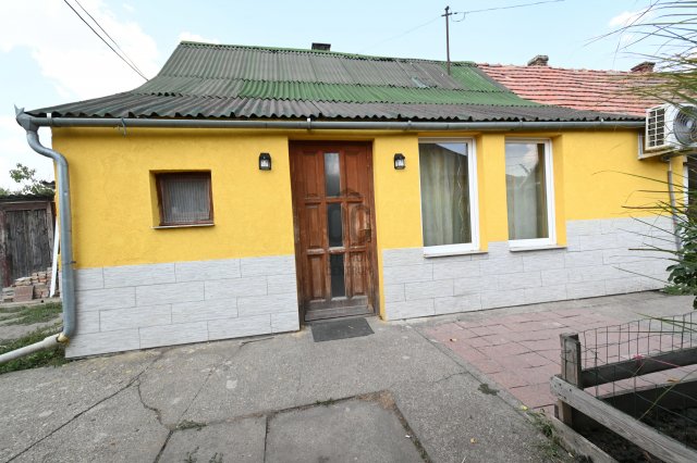 Eladó családi ház, Sárbogárdon 14.5 M Ft, 1 szobás