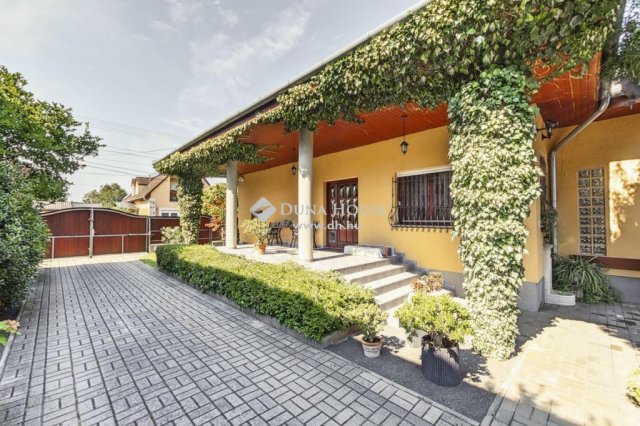 Eladó családi ház, Lajosmizsén 125 M Ft, 3 szobás