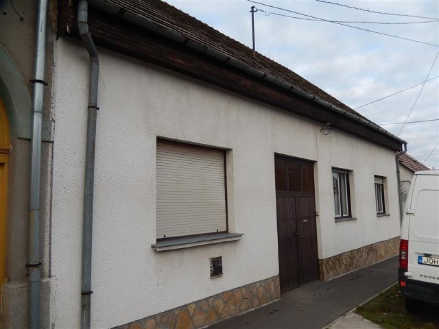Eladó családi ház, Kaposváron 38.9 M Ft, 5 szobás