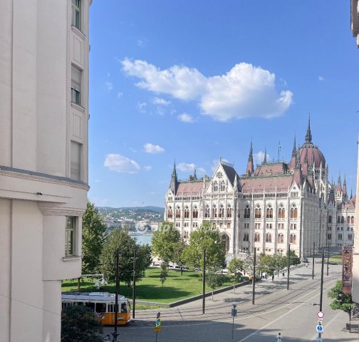 Eladó téglalakás, Budapesten, V. kerületben, Garibaldi utcában