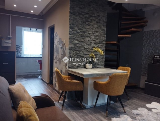 Kiadó téglalakás, albérlet, Debrecenben 260 E Ft / hó, 3 szobás