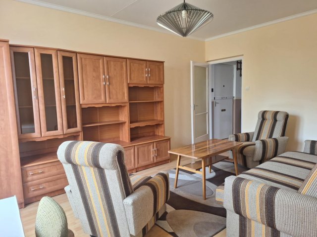 Kiadó panellakás, albérlet, Szegeden 150 E Ft / hó, 2+1 szobás