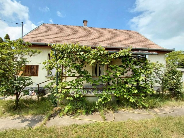 Eladó családi ház, Farmoson 39.8 M Ft, 3 szobás