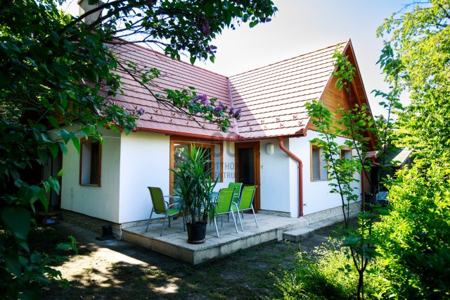Eladó családi ház, Leányfaluban 165 M Ft, 10 szobás