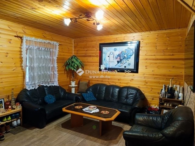 Eladó családi ház, Tápiószentmártonon 32.9 M Ft, 4 szobás