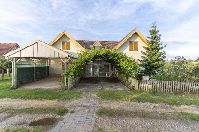 Eladó családi ház, Németkéren 38.228 M Ft, 4 szobás