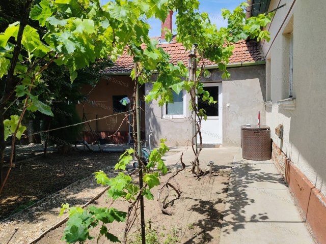 Eladó családi ház, Szajolon 31.9 M Ft, 2 szobás