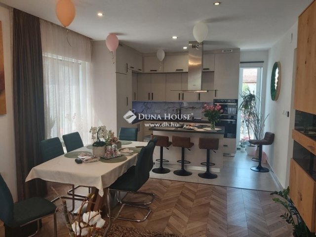 Eladó ikerház, Dunaharasztin 97 M Ft, 5 szobás
