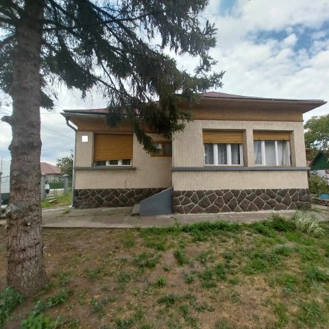 Eladó családi ház, Farmoson 24.5 M Ft, 5 szobás