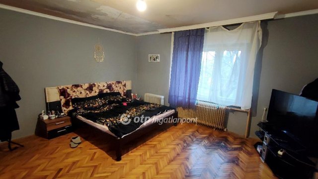 Eladó családi ház, Győrzámolyon 54 M Ft, 4 szobás