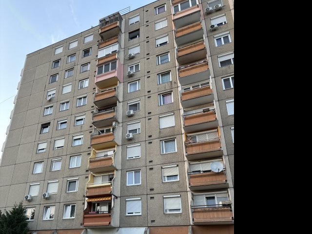 Eladó panellakás, Tatabányán, Gábor Áron utcában 38 M Ft