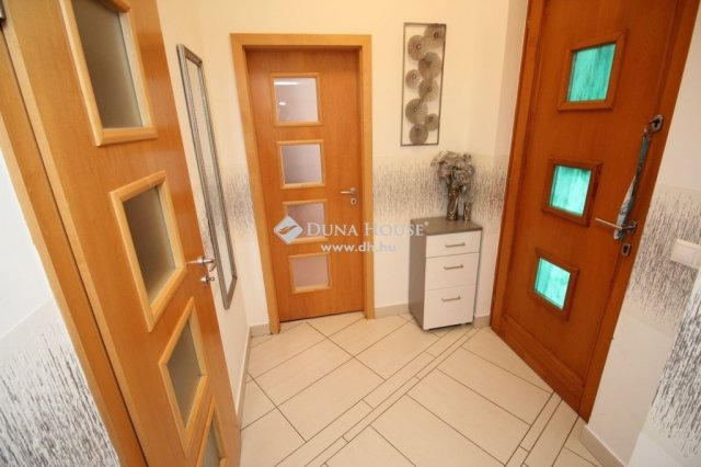 Eladó családi ház, Kecskeméten 150 M Ft, 6 szobás
