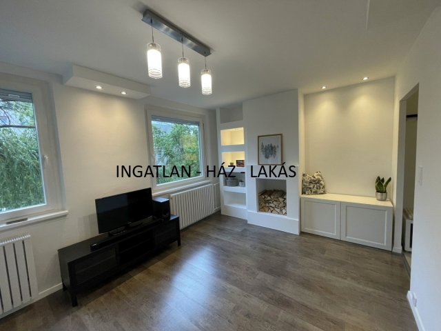 Eladó panellakás, Budapesten, III. kerületben 73.9 M Ft