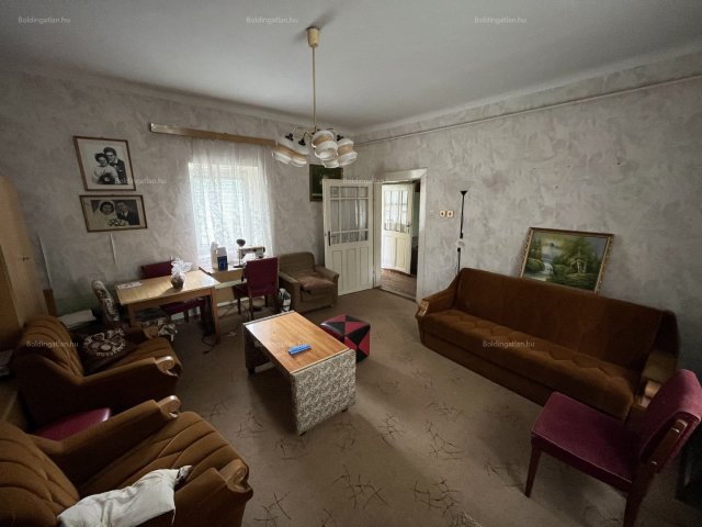 Eladó családi ház, Kaposváron, Virág utcában 15.9 M Ft