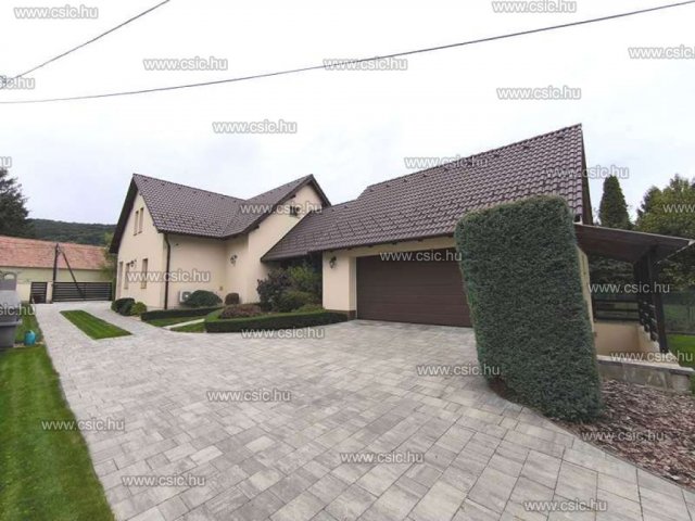 Eladó családi ház, Solymáron 281 M Ft, 6 szobás