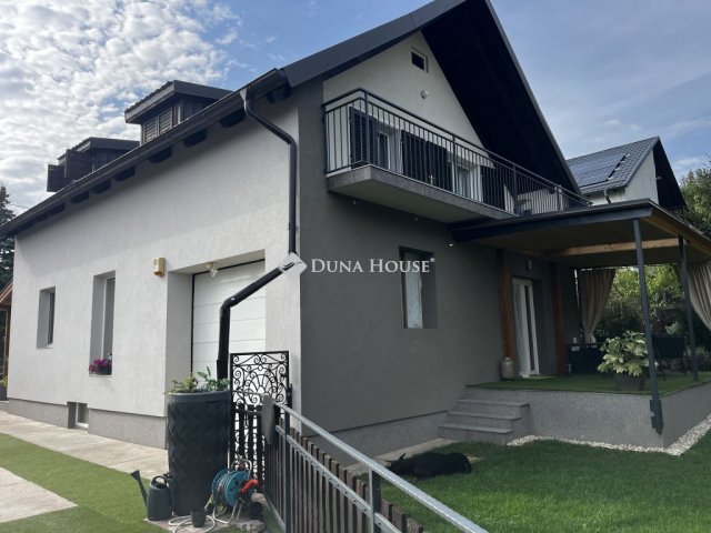 Eladó családi ház, Balatonalmádiban 272 M Ft, 5 szobás