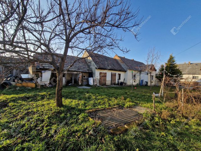 Eladó családi ház, Császáron 29.9 M Ft, 2 szobás