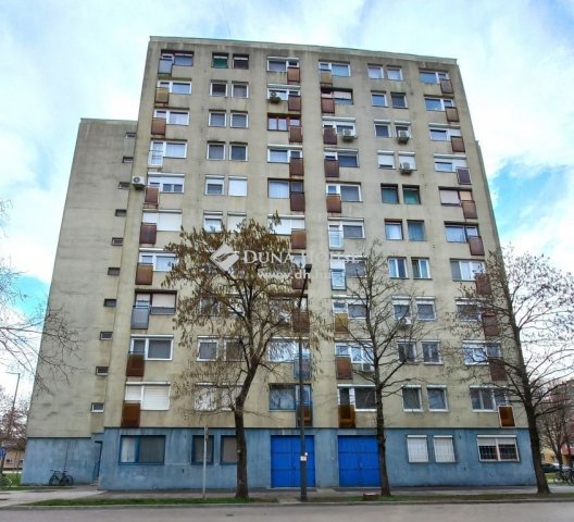 Eladó panellakás, Békéscsabán 29.9 M Ft, 3 szobás