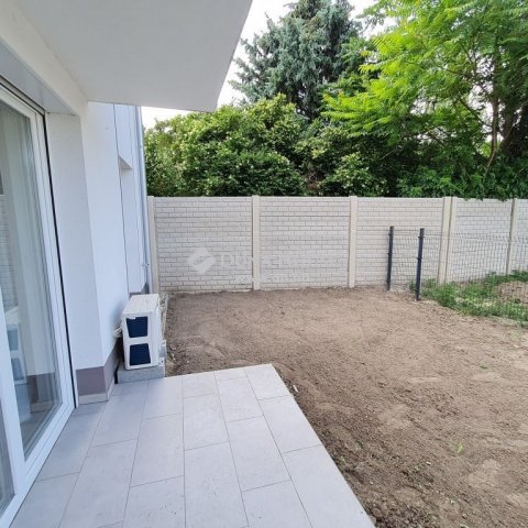Kiadó téglalakás, albérlet, Komáromban 300 E Ft / hó, 2 szobás