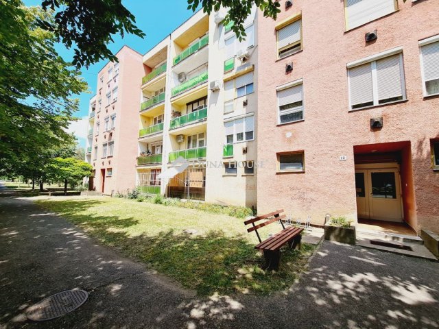 Eladó téglalakás, Békéscsabán 22.5 M Ft, 2 szobás