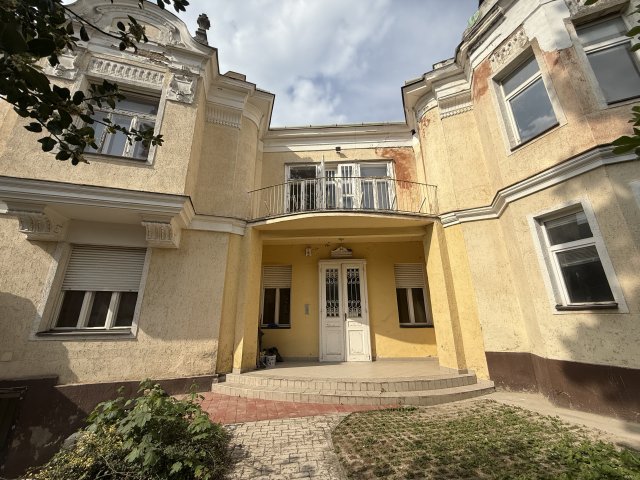 Eladó családi ház, Pécsett 184 M Ft, 5 szobás