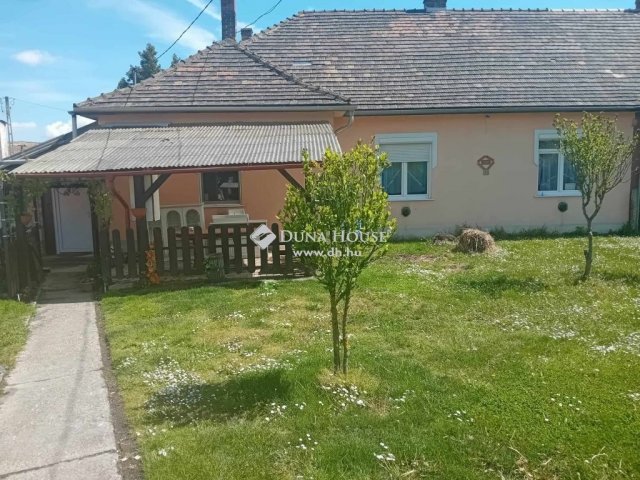 Eladó családi ház, Tatabányán 22 M Ft, 2+1 szobás