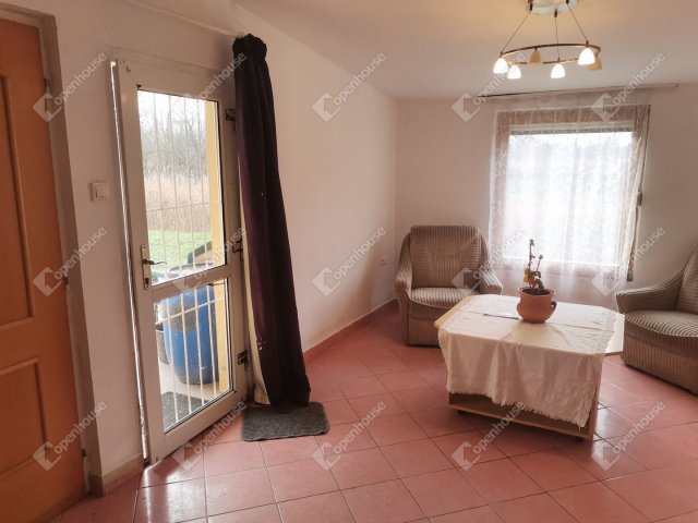 Eladó családi ház, Ácson 31 M Ft, 4 szobás