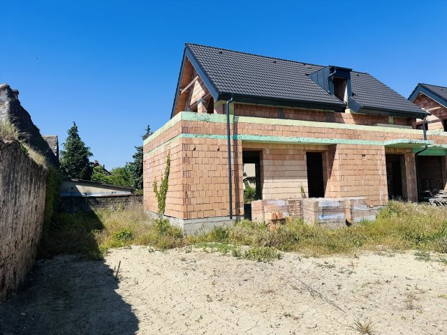 Eladó ikerház, Keszthelyen 187 M Ft, 5 szobás