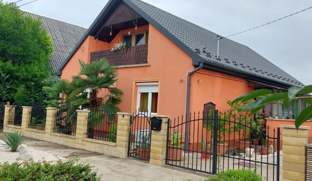 Eladó családi ház, Dombóváron 58 M Ft, 4 szobás