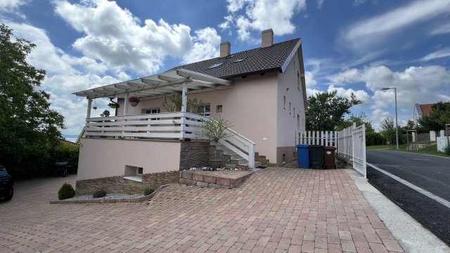 Eladó családi ház, Balatonfüreden 259 M Ft, 6 szobás