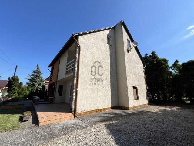 Eladó nyaraló, Balatonbogláron 120 M Ft, 4 szobás