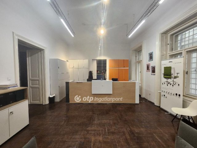 Eladó téglalakás, Budapesten, V. kerületben 120 M Ft, 3 szobás