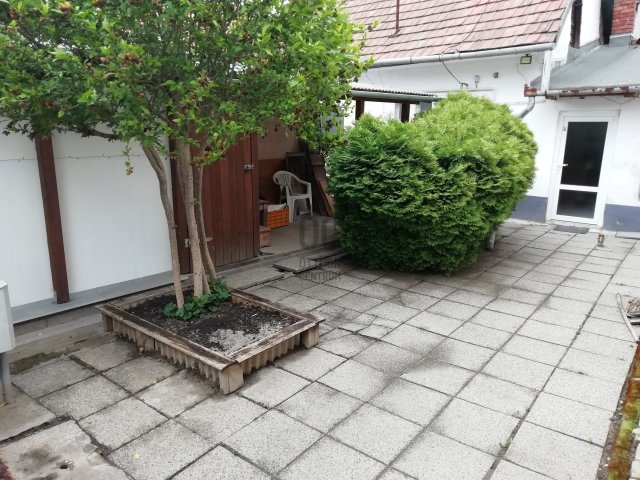 Eladó családi ház, Szekszárdon 15.99 M Ft, 2 szobás