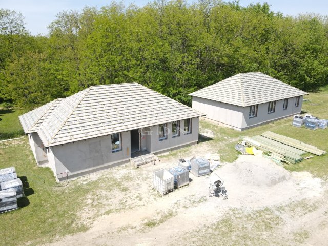 Eladó ikerház, Veresegyházon 79.99 M Ft, 4 szobás