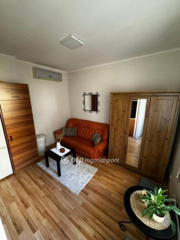 Eladó téglalakás, Budapesten, V. kerületben 69.9 M Ft