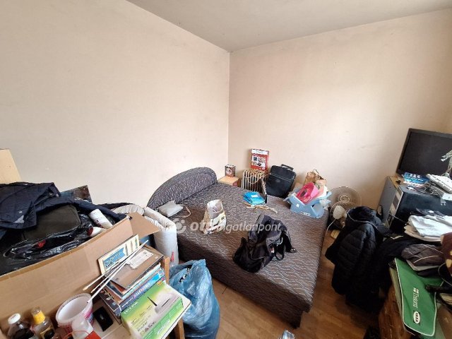 Eladó családi ház, Felsőlajoson 7.6 M Ft, 1 szobás
